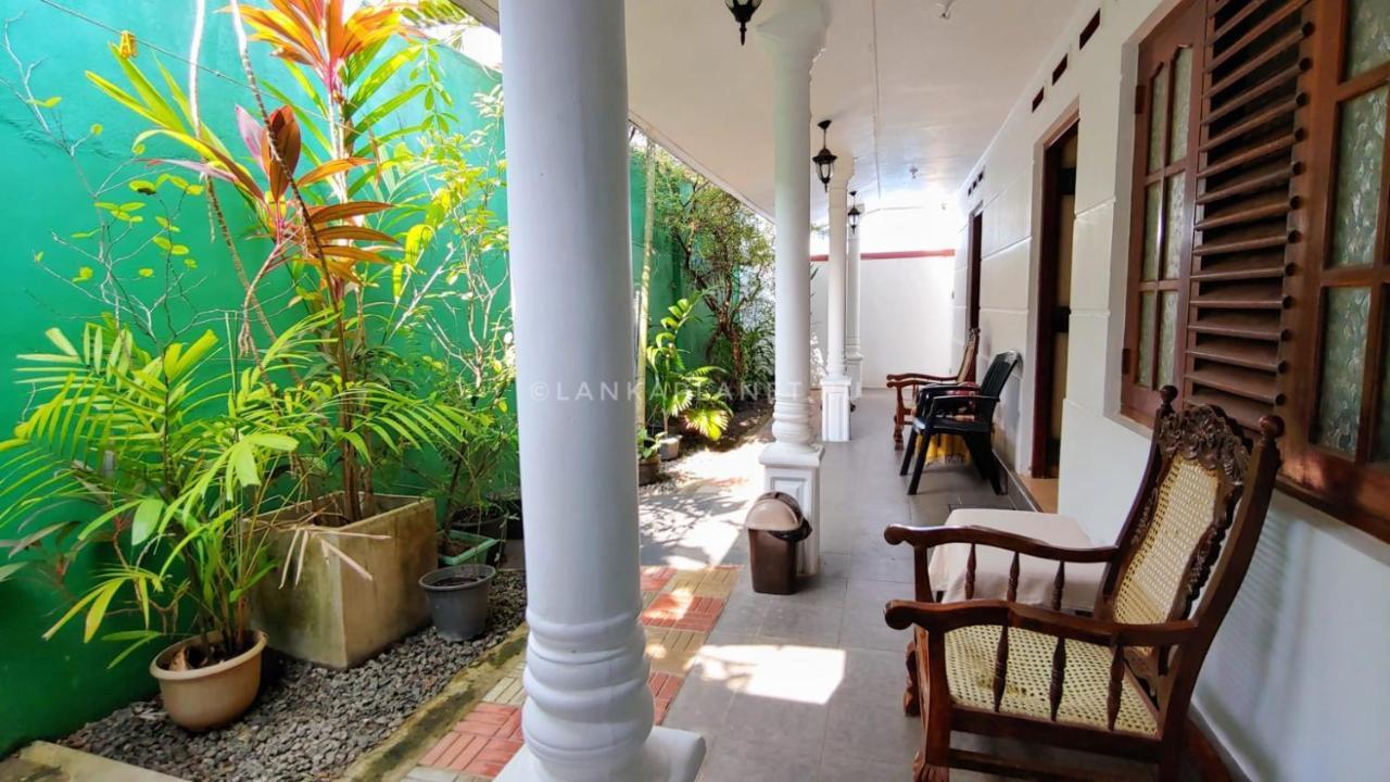 Twin Palms Hotel Mirissa Exterior foto